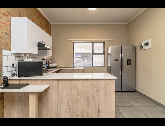 2 BEDROOM APARTMENT FOR SALE IN POMONA